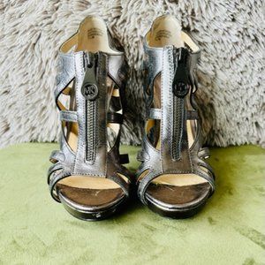 MICHAEL Michael Kors size 7 1/2 silver sandal pump